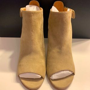 Stuart Weitzman BNIB Open-Door Bootie Mojave Suede